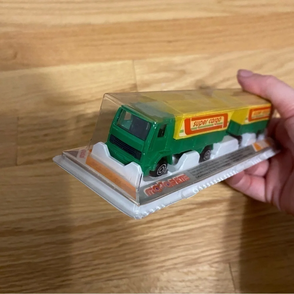 Majorette Super Cargo 300 Ford Delivery Truck Trailer Green Yellow NEW Vintage